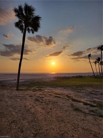 Sandarac's Sunset Views