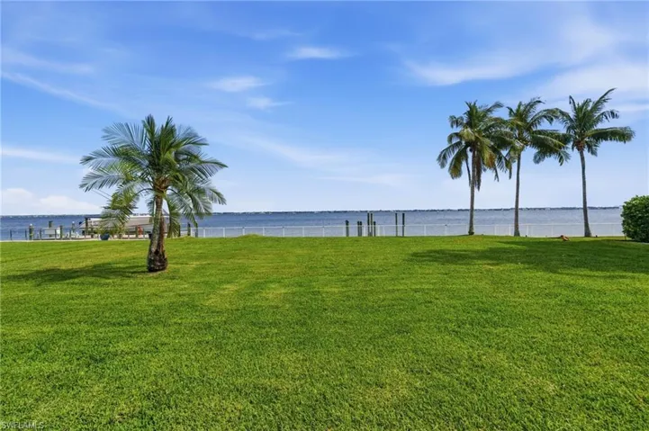 3527 SE 22nd  PL, Cape Coral, FL 33904