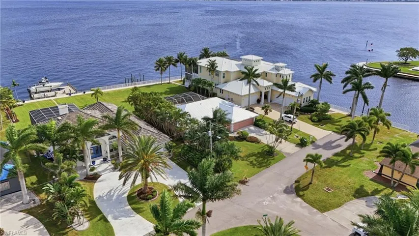 3527 SE 22nd  PL, Cape Coral, FL 33904