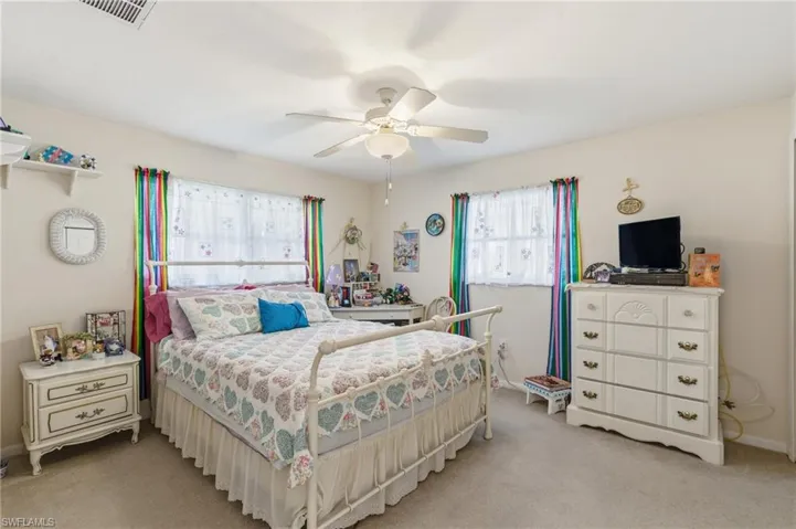 3527 SE 22nd  PL, Cape Coral, FL 33904