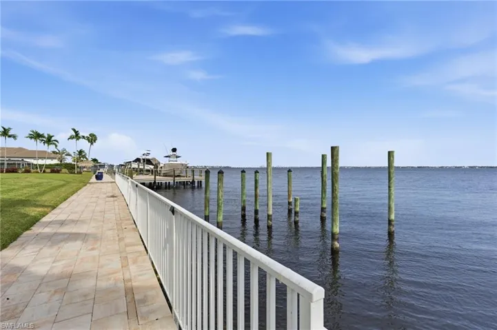 3527 SE 22nd  PL, Cape Coral, FL 33904