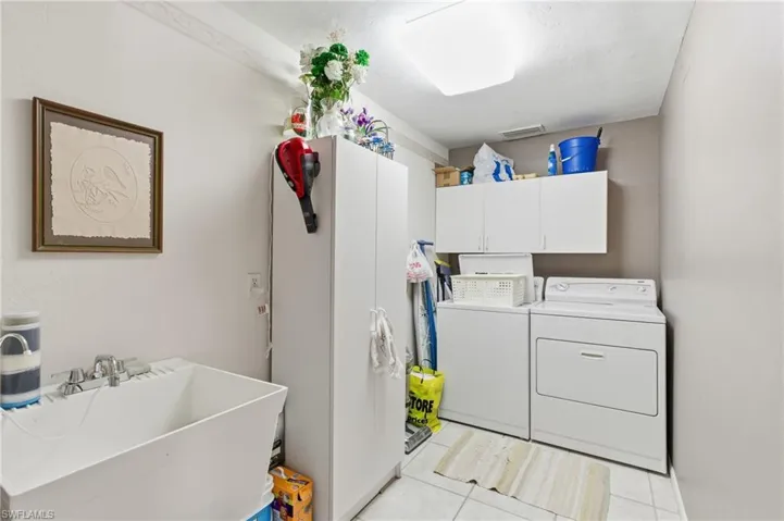 3527 SE 22nd  PL, Cape Coral, FL 33904