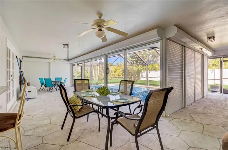 Sunroom / solarium with ceiling fan