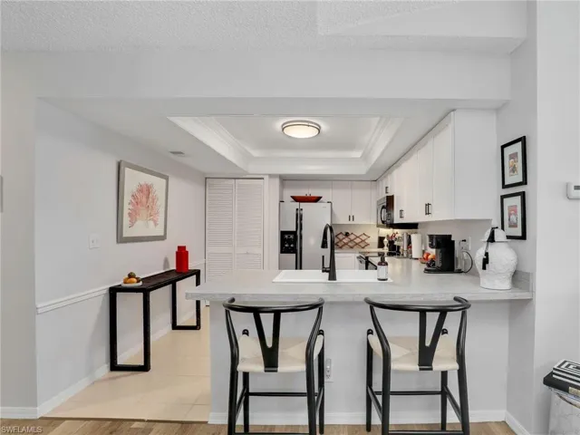 Kitchen with Counter Height Breakfast Bar