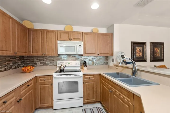 3957 Pomodoro Cir 201, Cape Coral, Florida 33909