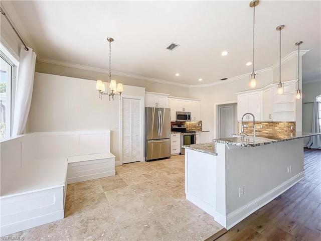 11041 Lakeland CIR, FORT MYERS FL 33913