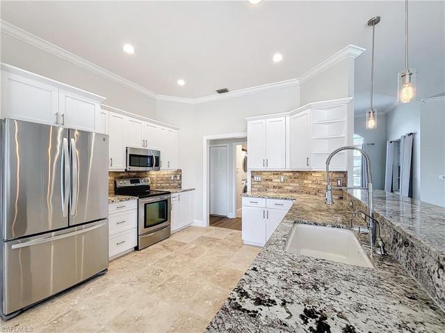 11041 Lakeland CIR, FORT MYERS FL 33913