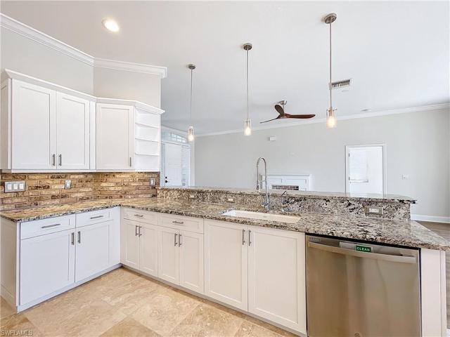 11041 Lakeland CIR, FORT MYERS FL 33913