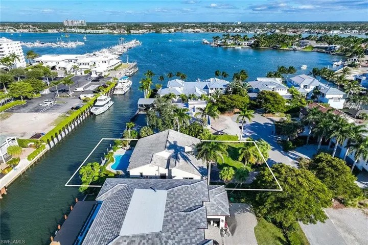 675  15th S AVE, Naples, FL 34102