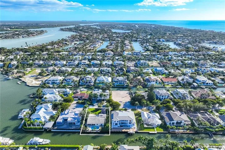 675  15th S AVE, Naples, FL 34102