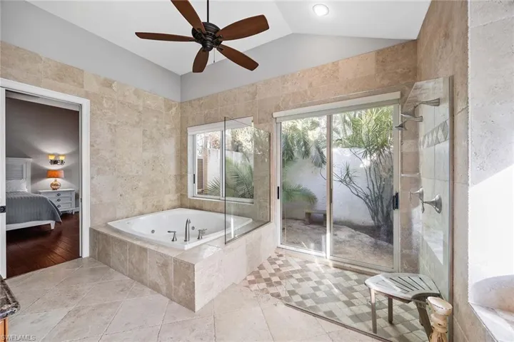 675  15th S AVE, Naples, FL 34102