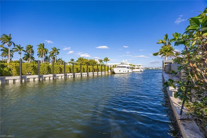675  15th S AVE, Naples, FL 34102
