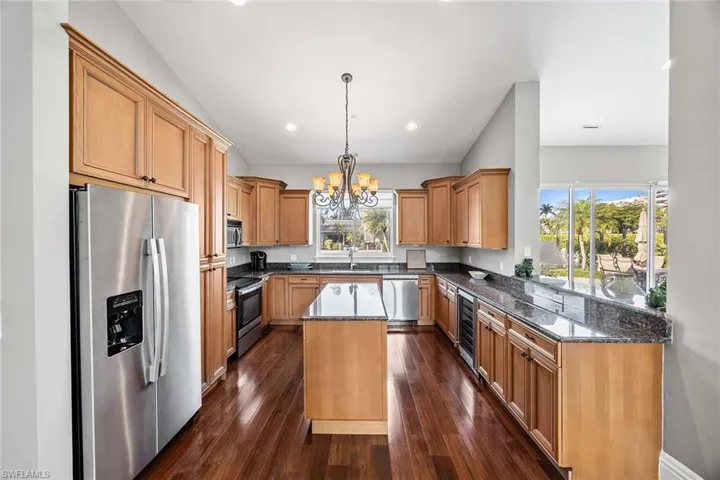 675  15th S AVE, Naples, FL 34102