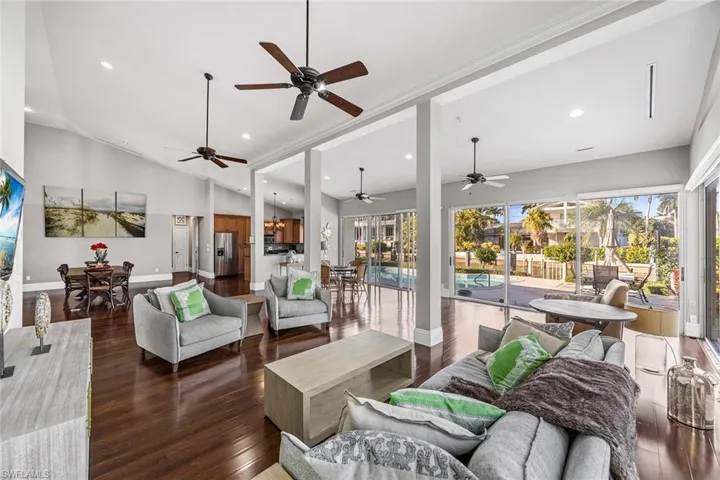 675  15th S AVE, Naples, FL 34102