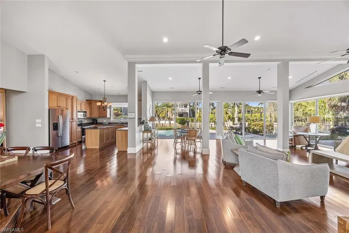 675  15th S AVE, Naples, FL 34102