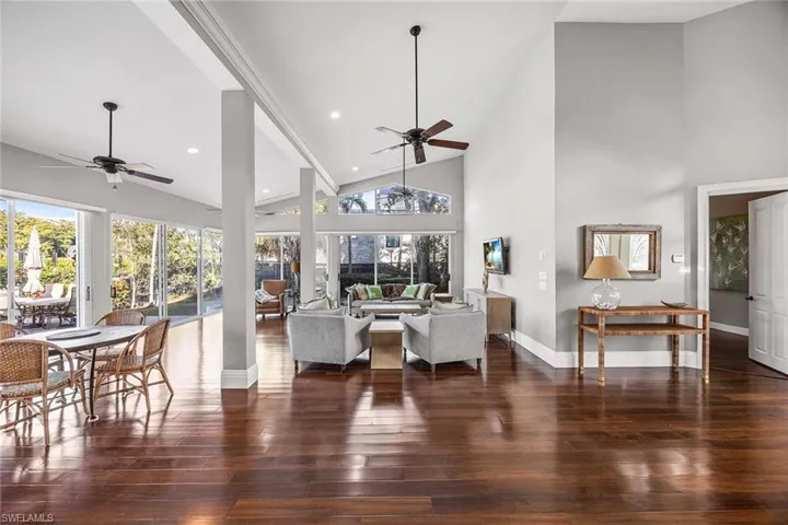 675  15th S AVE, Naples, FL 34102