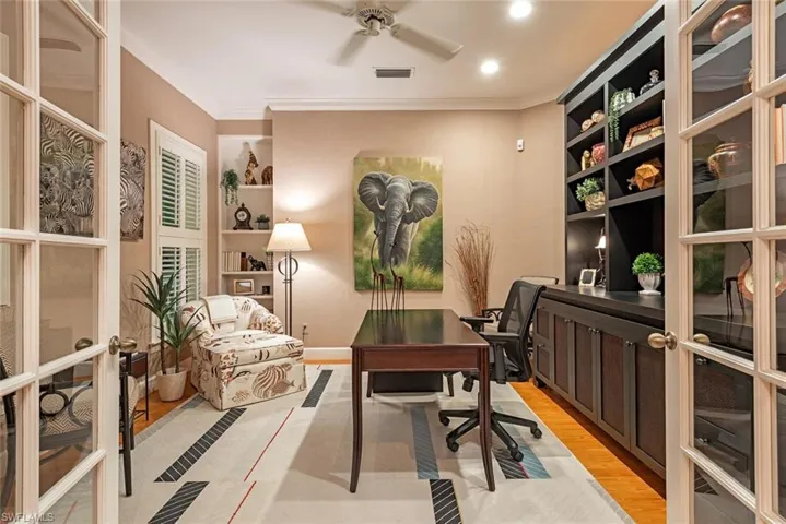 263 Lake Dr, Naples, Florida 34102