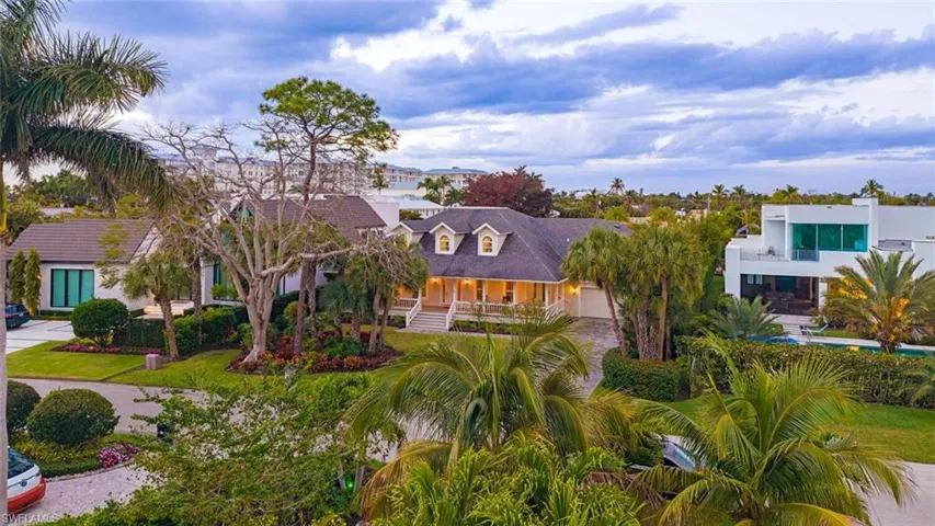 263 Lake Dr, Naples, Florida 34102