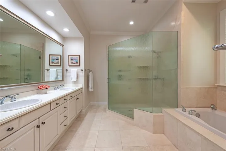 263 Lake Dr, Naples, Florida 34102
