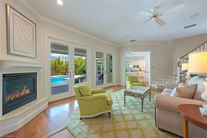 263 Lake Dr, Naples, Florida 34102