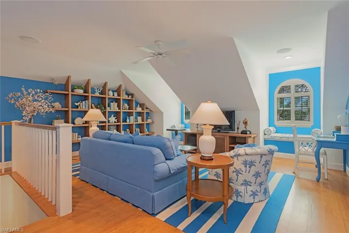 263 Lake Dr, Naples, Florida 34102