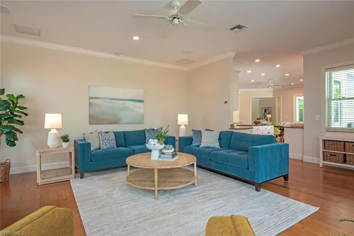 263 Lake Dr, Naples, Florida 34102