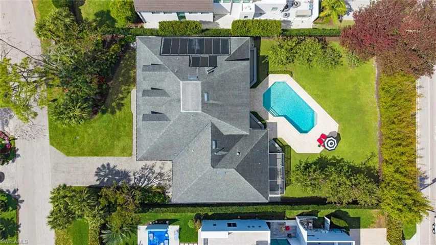 263 Lake Dr, Naples, Florida 34102