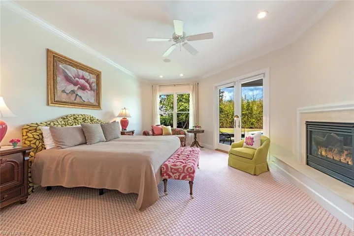 263 Lake Dr, Naples, Florida 34102