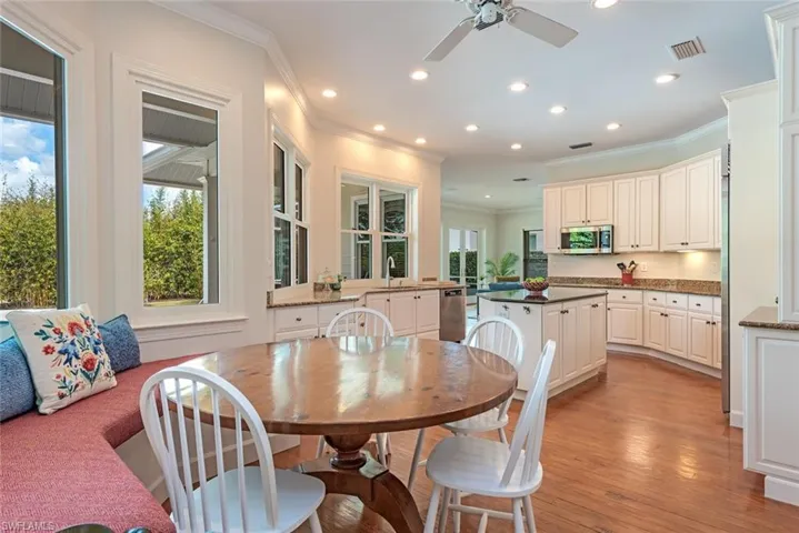 263 Lake Dr, Naples, Florida 34102