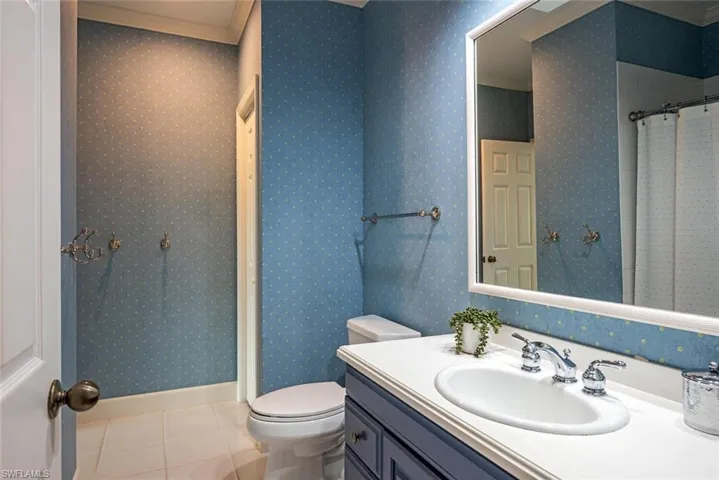 263 Lake Dr, Naples, Florida 34102