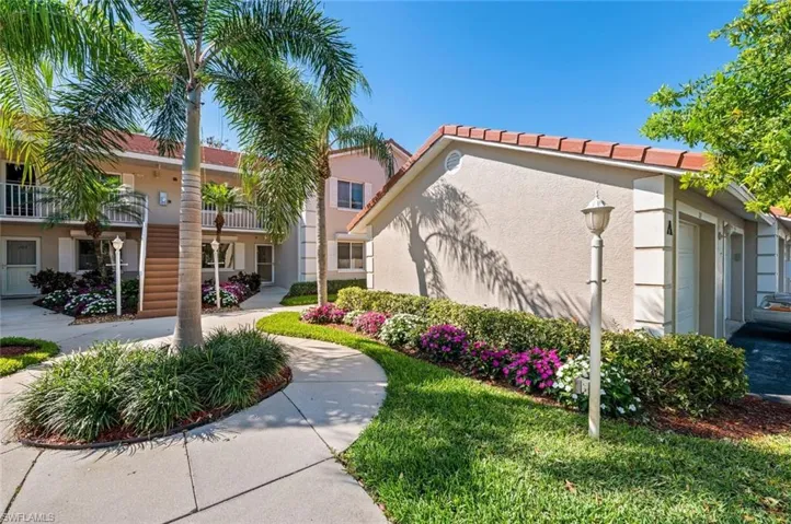 6700  Dennis  CIR, Naples, FL 34104