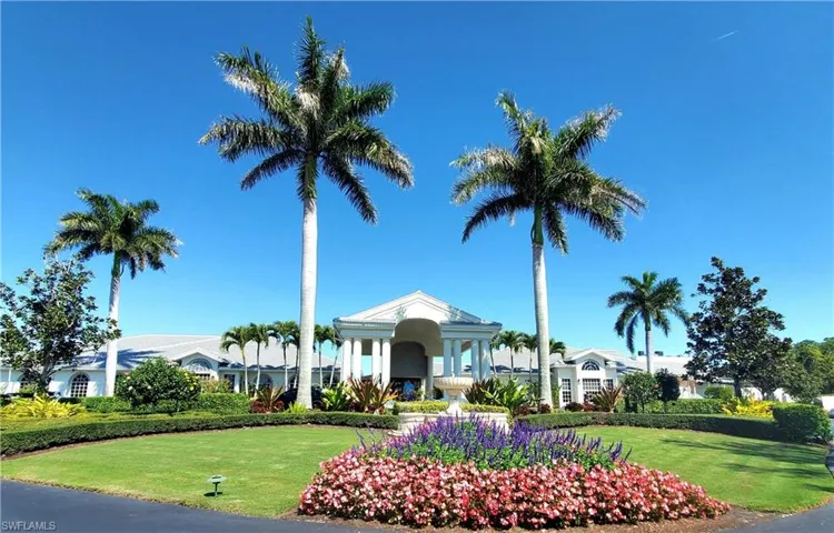 6700  Dennis  CIR, Naples, FL 34104