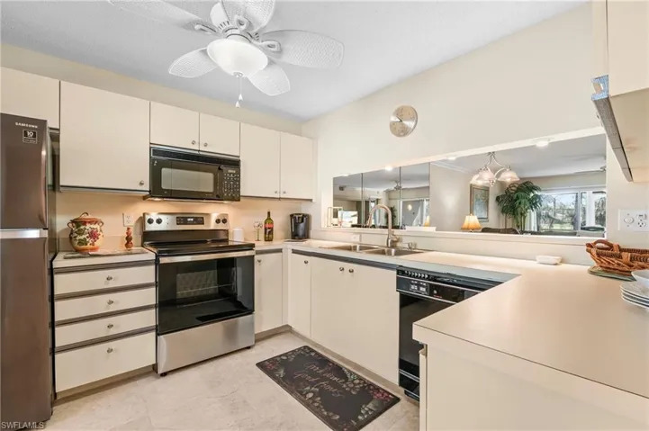 6700  Dennis  CIR, Naples, FL 34104