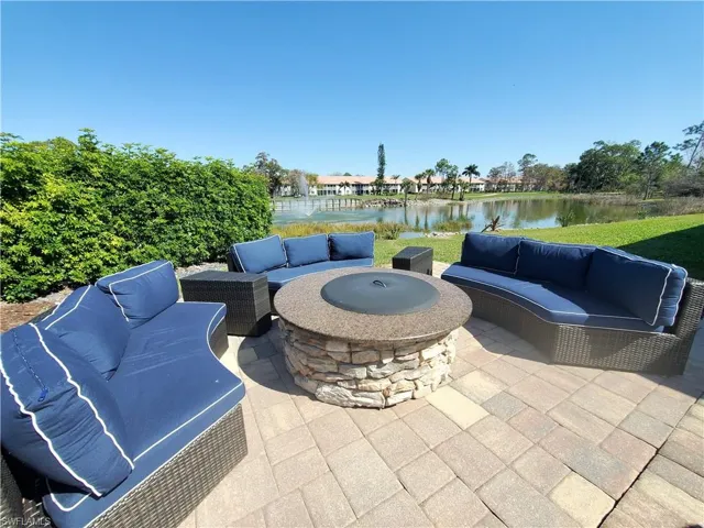 6700  Dennis  CIR, Naples, FL 34104