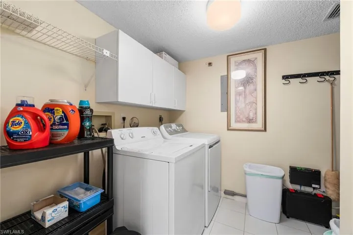 6700  Dennis  CIR, Naples, FL 34104