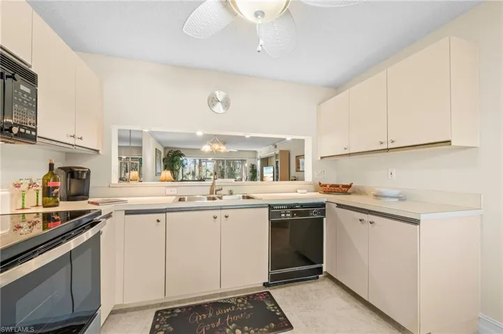 6700  Dennis  CIR, Naples, FL 34104