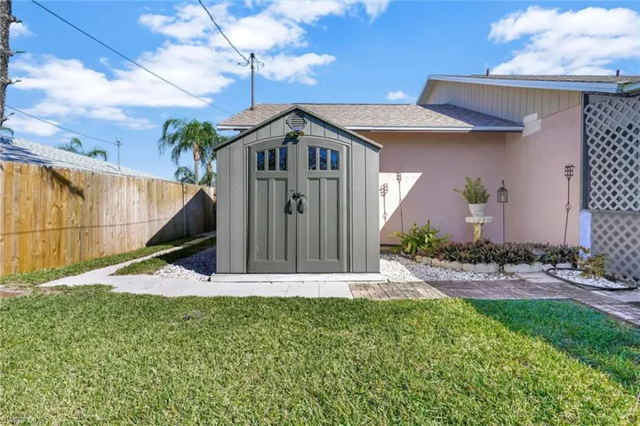 1206 SW 11th  TER, Cape Coral, FL 33991
