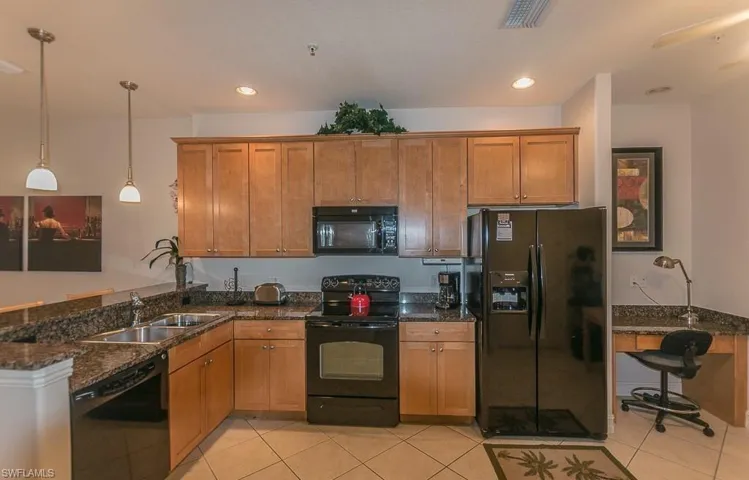 9102 Chula Vista St 11302, Naples, Florida 34113