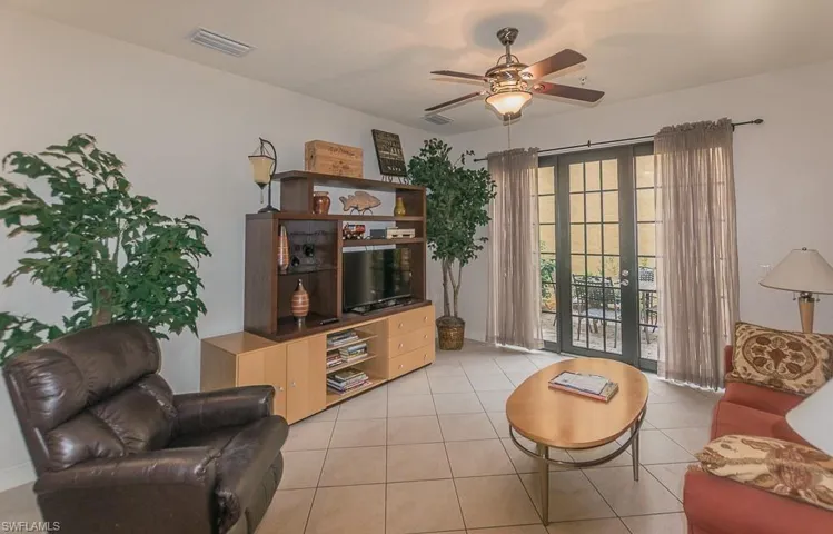 9102 Chula Vista St 11302, Naples, Florida 34113