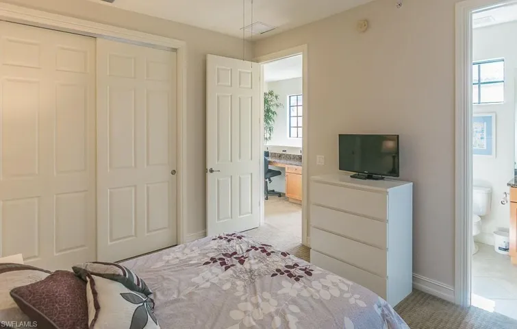 9102 Chula Vista St 11302, Naples, Florida 34113