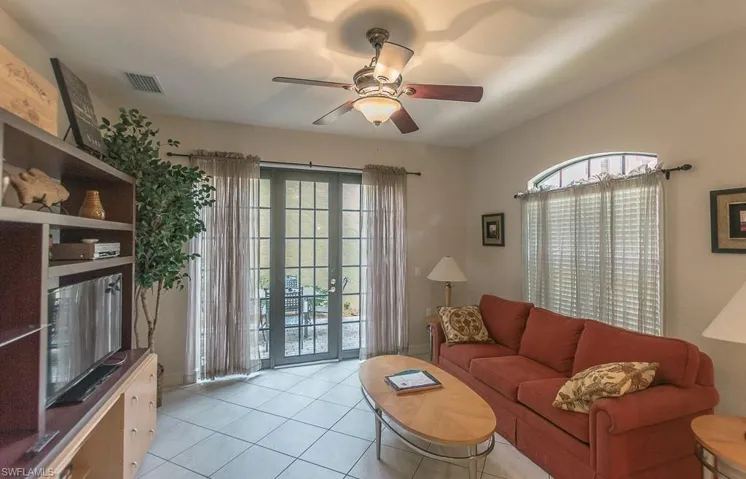 9102 Chula Vista St 11302, Naples, Florida 34113