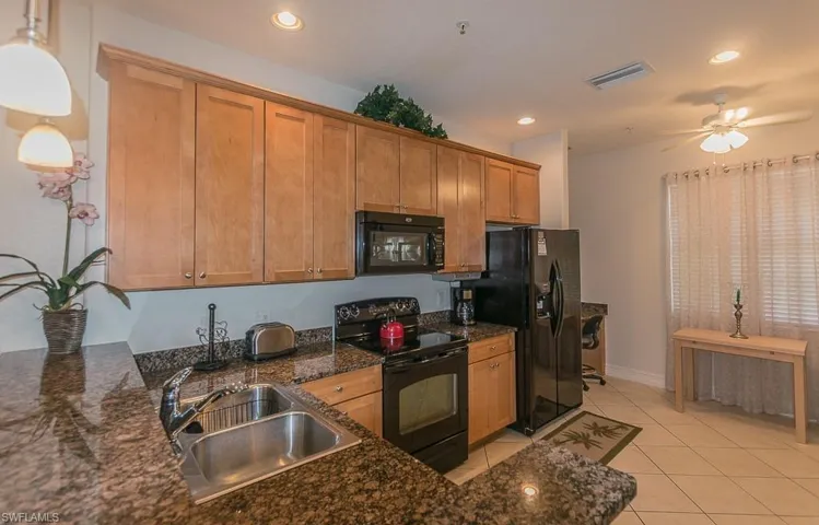 9102 Chula Vista St 11302, Naples, Florida 34113