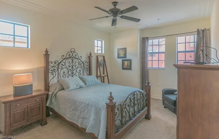 9102 Chula Vista St 11302, Naples, Florida 34113