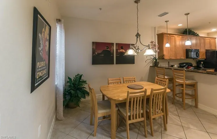 9102 Chula Vista St 11302, Naples, Florida 34113