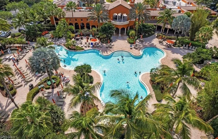9102 Chula Vista St 11302, Naples, Florida 34113