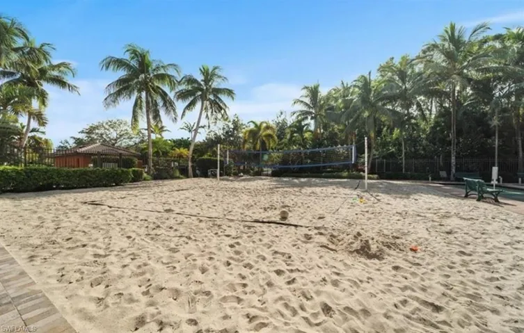 9102 Chula Vista St 11302, Naples, Florida 34113