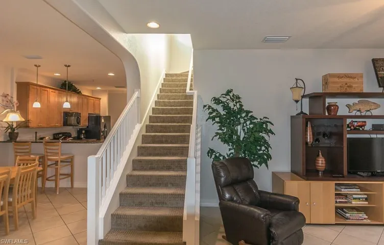 9102 Chula Vista St 11302, Naples, Florida 34113