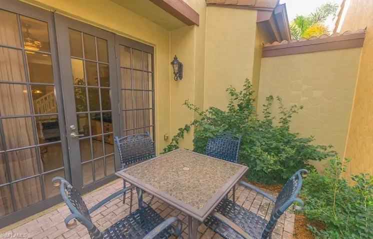 9102 Chula Vista St 11302, Naples, Florida 34113
