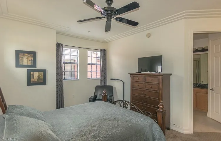 9102 Chula Vista St 11302, Naples, Florida 34113