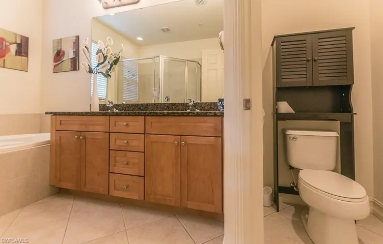 9102 Chula Vista St 11302, Naples, Florida 34113